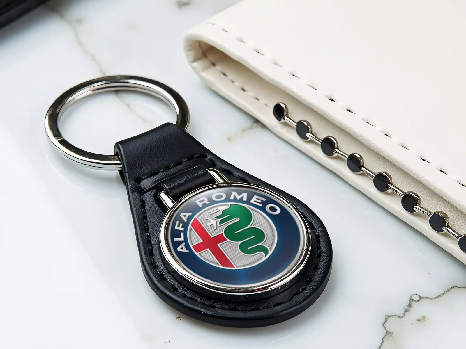 Alfa Romeo Porte-clés Cuir Pro Robuste Design Drift